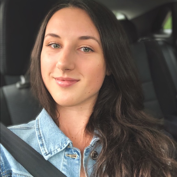 Meet your Posher, Jessica - Picture 1 of 1